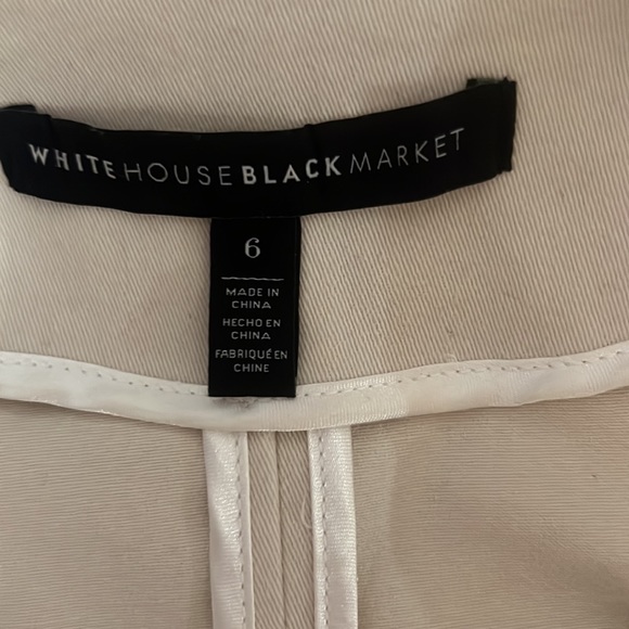 Absolutely gorgeous short fitted jacket. - Picture 8 of 8